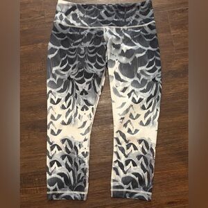 Lululemon *RARE* Black and White Patterned Leggings